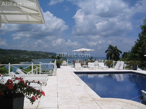 Round Hill Hotel & Villas 3
